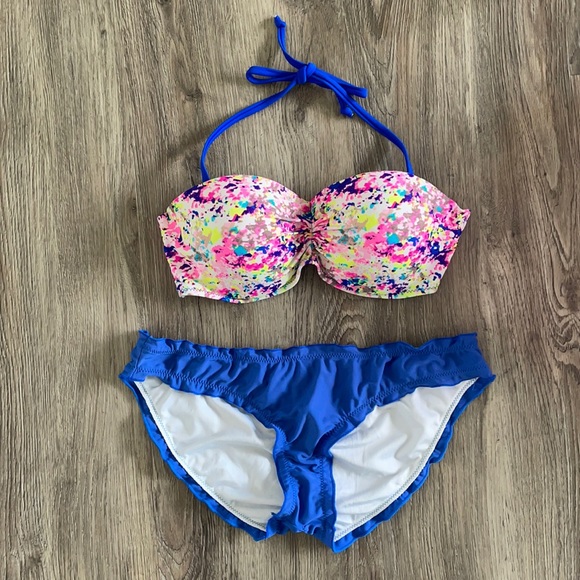 Bikini - Picture 1 of 3